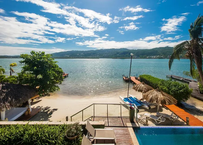 Afimi House 4br Beachfront *