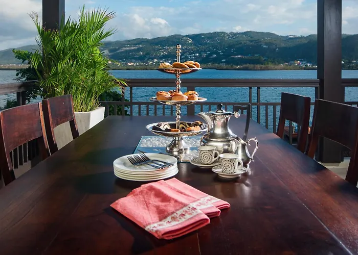 Afimi House 4br Beachfront Villa *