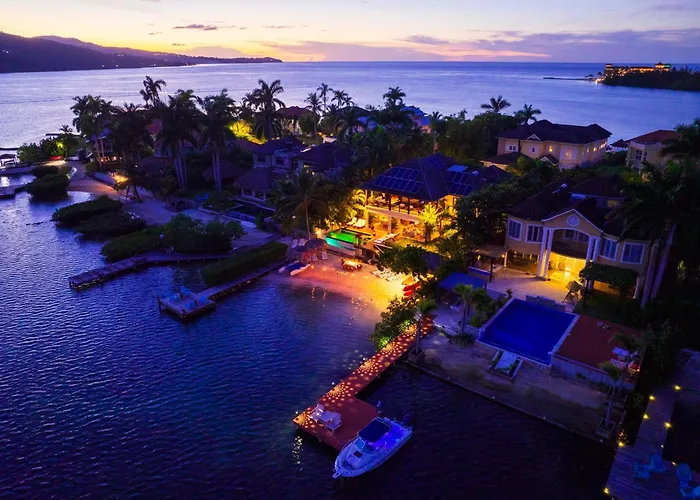 Villa Afimi House 4br Beachfront