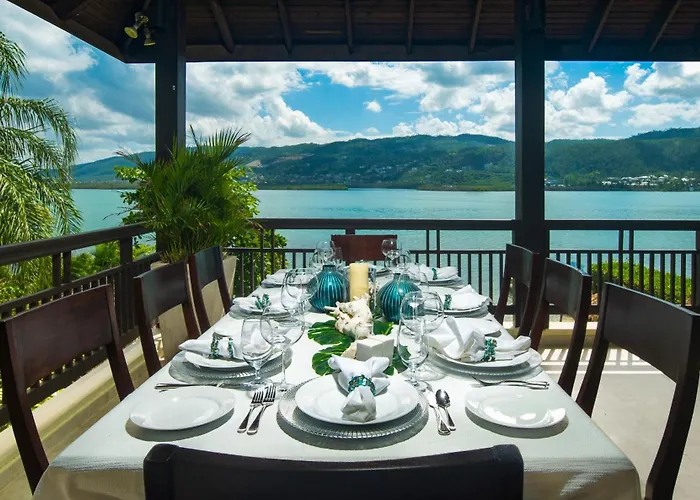 Afimi House 4br Beachfront Villa *