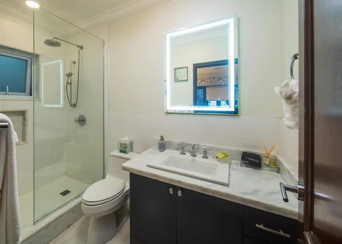 Afimi House 4br Beachfront Villa