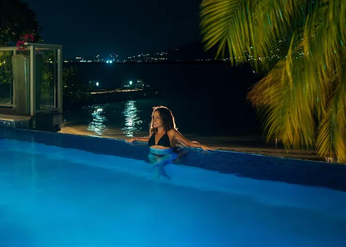Afimi House 4br Beachfront Villa Montego Bay
