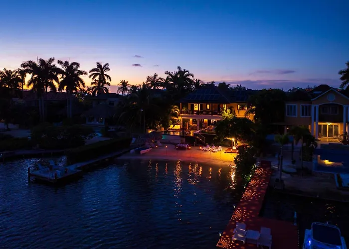 Afimi House 4br Beachfront Villa Montego Bay