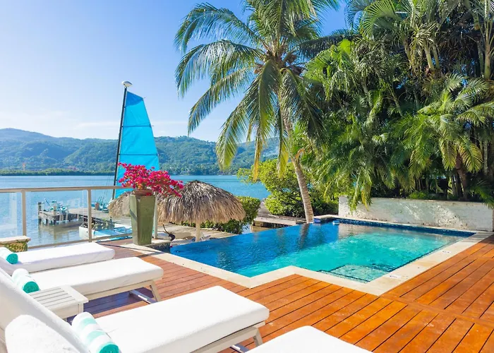 Afimi House 4br Beachfront Villa *